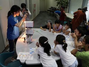IRISの実験コーナー「光のヒミツ」！／堺市学校理科展