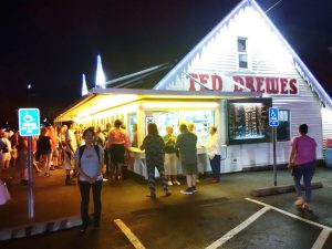 有名なアイスクリーム店の写真